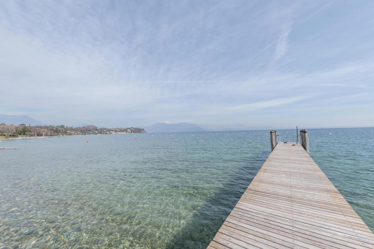 On The Beach Lake View มาแนร์บา เดล การ์ดา ภายนอก รูปภาพ